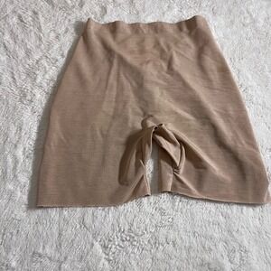 Skims Women's Sculpting Short Mid Thigh Sand Beige Shapewear Size Small NWOT